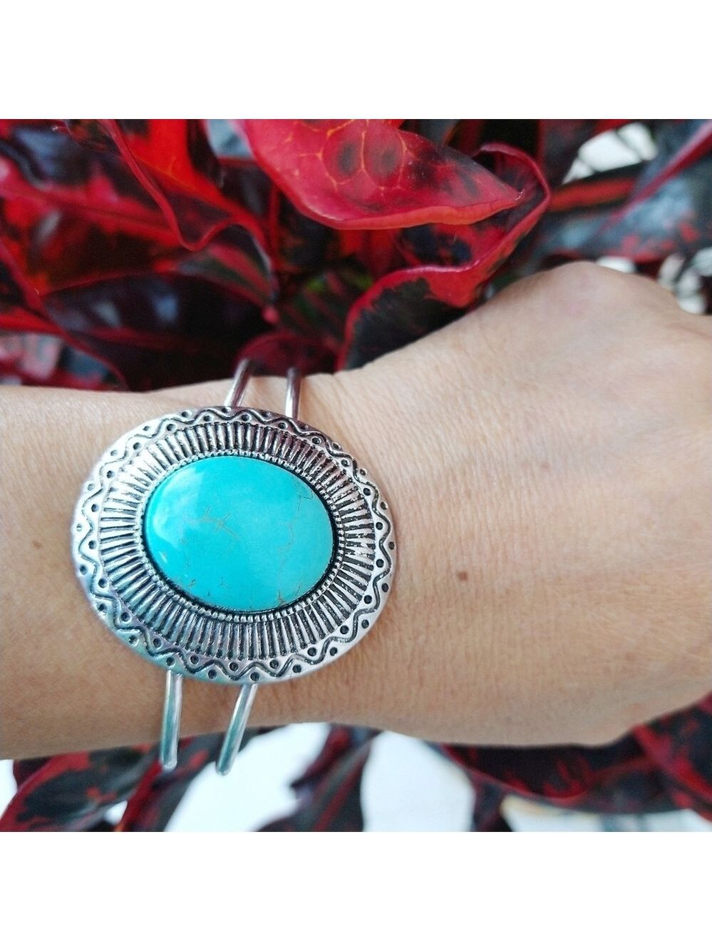 Western Style Turquoise Bangle Cuff Bracelet - Picture 3 of 6
